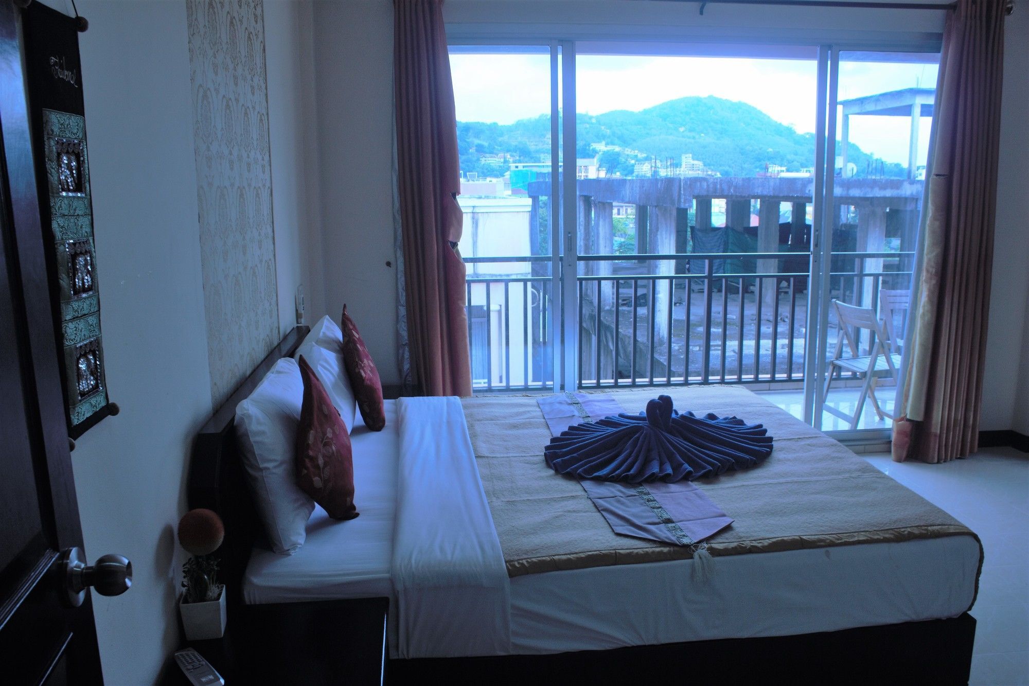 Ramaz Hotel Patong Exterior photo